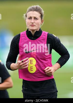 Ellen White, en Angleterre, lors d'une séance d'entraînement au parc St George, Burton-upon-Trent. Date de la photo: Lundi 13 juin 2022. Banque D'Images