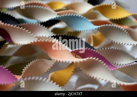 gros plan sur la texture des pâtes spaghetti de couleur Banque D'Images