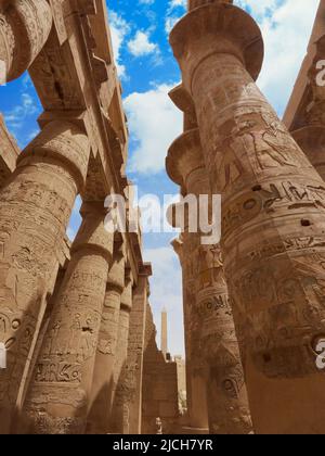 Karnak temple à louxor avec ses magnifiques sculptures et antiquités Banque D'Images