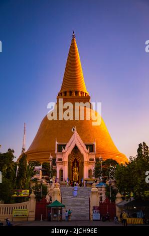 Phra Pathom Chedi plus grand stupa à Nakhon Pathom, Thaïlande Banque D'Images