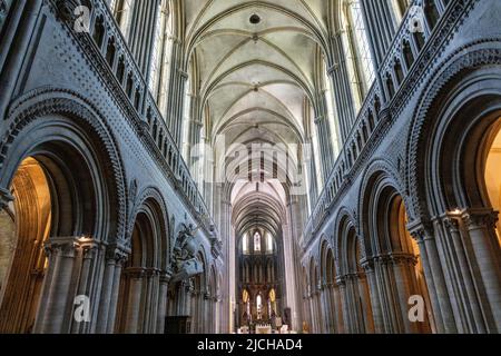 Intérieur de la Cathédrale notre-Dame de Bayeux en Normandie Banque D'Images