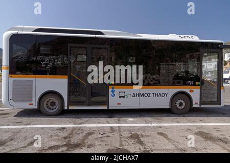 Bus électrique de l'île sur l'île de Tilos, près de Rhodes, Dodécanèse, Grèce, UE Banque D'Images