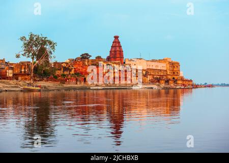 Temple de Krishna au Keshi Ghat sur la rivière Yamuna à Vrindavan près de la ville de Mathura dans l'état de l'Uttar Pradesh en Inde Banque D'Images