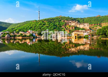 La ville de Bundi et le lac Nawal Sagar offrent une vue panoramique sur l'état du Rajasthan en Inde Banque D'Images