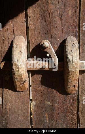 Serrure de porte sculptée de West Stow Anglo-Saxon Village and Country Park, Suffolk, Royaume-Uni Banque D'Images