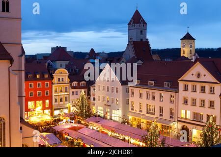 Aperçu du marché de Noël à Neupfarrplatz, Regensburg, Haut-Palatinat, Bavière, Allemagne Banque D'Images