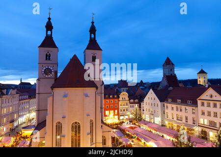 Aperçu du marché de Noël à Neupfarrplatz, Regensburg, Haut-Palatinat, Bavière, Allemagne Banque D'Images