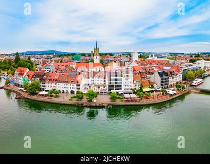 Vue panoramique aérienne de la vieille ville de Friedrichshafen. Friedrichshafen est une ville sur les rives du lac de Constance ou de Bodensee en Bavière, Allemagne. Banque D'Images
