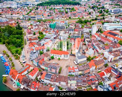 Vue panoramique aérienne de la vieille ville de Friedrichshafen. Friedrichshafen est une ville sur les rives du lac de Constance ou de Bodensee en Bavière, Allemagne. Banque D'Images