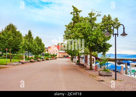 Promenade du front de mer de Friedrichshafen. Friedrichshafen est une ville sur les rives du lac de Constance ou de Bodensee en Bavière, Allemagne. Banque D'Images