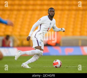 11 juin 2022 - Angleterre / Italie - Ligue des Nations de l'UEFA - Groupe 3 - Stade Molineux Fikayo Tomori d'Angleterre pendant le match contre l'Italie. Crédit photo : © Mark pain / Alamy Live News Banque D'Images