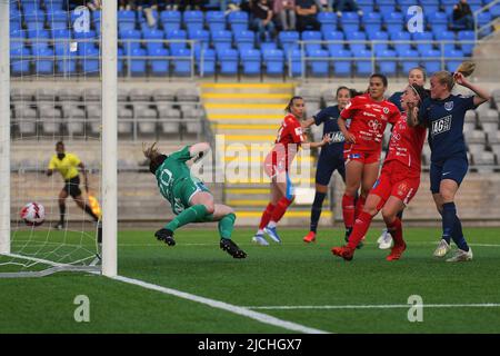 Eskilstuna, Suède. 13th juin 2022. Noor Eckhoff (14 Eskilstuna) a obtenu des scores dans le jeu de la Ligue suédoise OBOS Damallsvenskan sur 13 juin 2022 entre Eskilstuna United DFF et KIF Orebro DFF à Tunavallen à Eskilstuna, Suède Peter Sonander/SPP crédit: SPP Sport Press photo. /Alamy Live News Banque D'Images