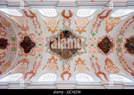 LUZERN, SUISSE - 11 juillet 2019 : église des Jésuites de Lucerne ou Jesuitenkirche St. Franz Xaver est une église catholique située dans la ville de Lucerne, Suisse Banque D'Images