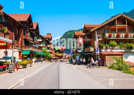 Grindelwald, Suisse - le 14 juillet 2019 : des maisons de village de Lauterbrunnen dans le district d'Interlaken dans le canton de Berne, Suisse Banque D'Images