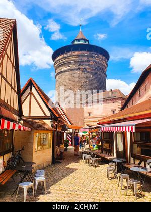 Nuremberg, Allemagne - 12 juillet 2021: Handwerkerhof ou Crafts Yard dans la vieille ville de Nuremberg. Nuremberg est la deuxième plus grande ville de l'État de Bavière à Germa Banque D'Images