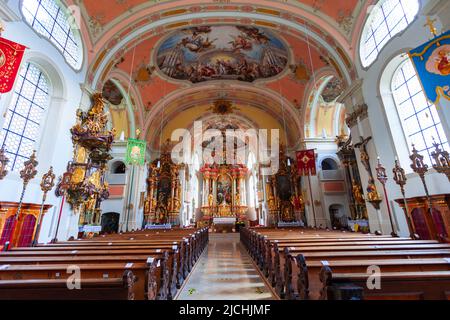 Garmisch-Partenkirchen, Allemagne - 02 juillet 2021 : église paroissiale de Saint-Martin à l'intérieur de la ville de Garmisch Partenkirchen en Bavière, dans le sud de l'Allemagne Banque D'Images