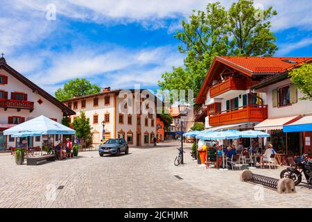 Oberammergau, Allemagne - 03 juillet 2021: Maisons de beauté avec luftlmalerei bayern forme d'art de la façade de maison peinture dans la ville d'Oberammergau en Bavière, Germa Banque D'Images