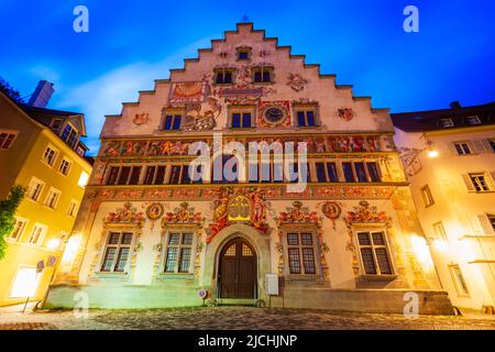 Lindau, Allemagne - 04 juillet 2021 : Altes Rathaus ou ancien hôtel de ville dans le centre-ville de Lindau. Lindau est une grande ville et une île sur le lac Constanc Banque D'Images