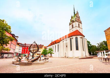 Friedrichshafen, Allemagne - 05 juillet 2021 : fontaine de Buchhornbrunnen près de l'église Saint-Nicolas à Friedrichshafen, une ville sur les rives du lac de Constance Banque D'Images