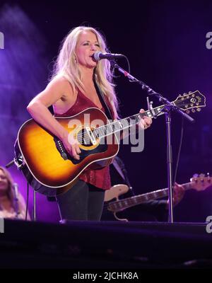 Nashville, Tennessee, États-Unis. 10th juin 2022. Deana carter sur scène pour le festival CMA 2022 au centre-ville de Nashville - VEN, Nashville, TN 10 juin 2022. Crédit : MORA/Everett Collection/Alay Live News Banque D'Images