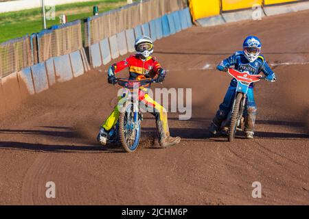 Speedway - Poole Pirates contre Leicester Lions jouant au Poole Stadium, Poole, Dorset Royaume-Uni en juin Banque D'Images