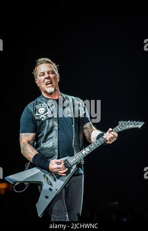 Herning, Danemark. 27th, mars 2018. Le groupe américain de métaux lourds Metalica joue un concert à Jyske Bank Boxen à Herning. Ici, le chanteur et guitariste James Hetfield est vu en direct sur scène. (Crédit photo: Gonzales photo - Sebastian Dammark). Banque D'Images