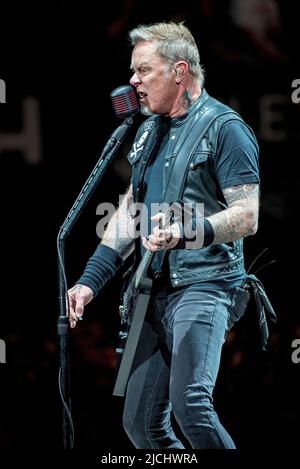 Herning, Danemark. 27th, mars 2018. Le groupe américain de métaux lourds Metalica joue un concert à Jyske Bank Boxen à Herning. Ici, le chanteur et guitariste James Hetfield est vu en direct sur scène. (Crédit photo: Gonzales photo - Sebastian Dammark). Banque D'Images