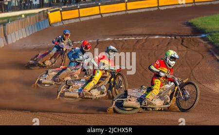 Speedway - Poole Pirates contre Leicester Lions jouant au Poole Stadium, Poole, Dorset Royaume-Uni en juin Banque D'Images