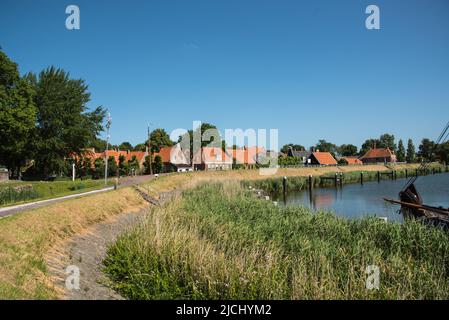 Enkhuizen, pays-Bas, juin 2022. Les maisons de pêcheurs traditionnelles du musée Zuiderzee à Enkhuizen. Photo de haute qualité Banque D'Images