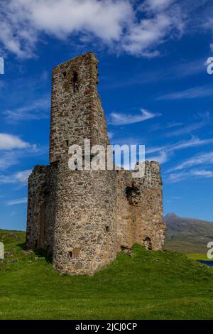 Les ruines du château d'Ardvreck dans les Highlands écossais sur les rives du Loch sanction. Sur la côte nord 500, NC500, Tourist Trail en Écosse. Banque D'Images