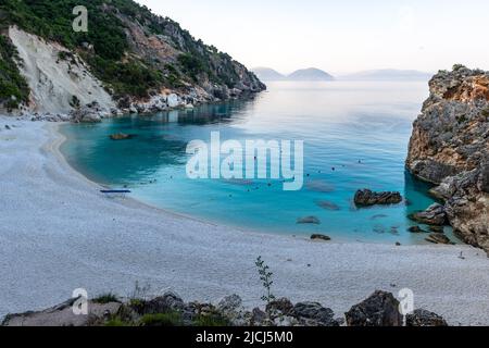 Plage d'Agiofili, île de Lefkada, Grèce, beauté étonnante avec bleu clair mer calme. Banque D'Images