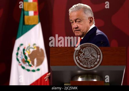 Mexico, Mexico, Mexique. 13th juin 2022. 13 juin 2022, Mexico, Mexique: Le président du Mexique, Andres Manuel Lopez Obrador, s'exprime lors de sa conférence de presse quotidienne du matin au Palais national de Mexico. Le 13 juin 2022 à Mexico, Mexique. (Credit image: © Luis Barron/eyepix via ZUMA Press Wire) Banque D'Images