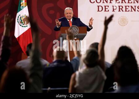 Mexico, Mexico, Mexique. 13th juin 2022. 13 juin 2022, Mexico, Mexique: Le président du Mexique, Andres Manuel Lopez Obrador, s'exprime lors de sa conférence de presse quotidienne du matin au Palais national de Mexico. Le 13 juin 2022 à Mexico, Mexique. (Credit image: © Luis Barron/eyepix via ZUMA Press Wire) Banque D'Images