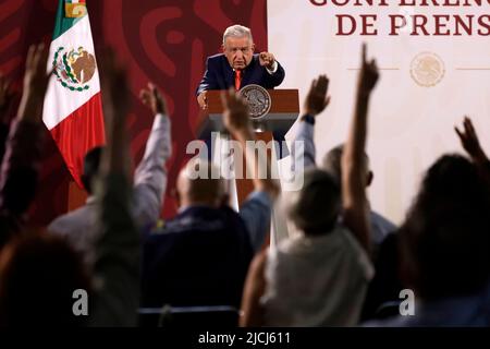 Mexico, Mexico, Mexique. 13th juin 2022. 13 juin 2022, Mexico, Mexique: Le président du Mexique, Andres Manuel Lopez Obrador, s'exprime lors de sa conférence de presse quotidienne du matin au Palais national de Mexico. Le 13 juin 2022 à Mexico, Mexique. (Credit image: © Luis Barron/eyepix via ZUMA Press Wire) Banque D'Images