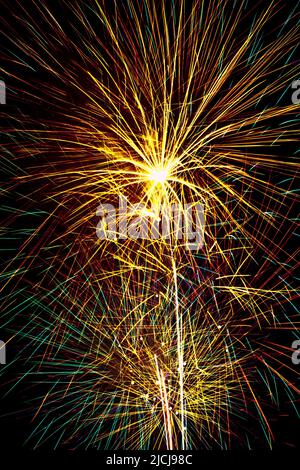 Photo en exposition prolongée du 4th feu d'artifice du mois de juillet. Banque D'Images