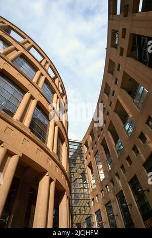 L'extérieur de Vancouver Public Library VPL branche centrale bâtiment conçu par Moshe Safdie, centre-ville de Vancouver, BC, Canada Banque D'Images