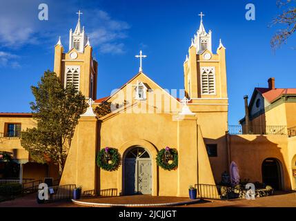 Église San Felipe de Neri dans la place de la vieille ville à Albuquerque, Nouveau-Mexique Banque D'Images