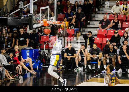 Edmonton, Canada. 12th juin 2022. Aher Aguak d'Edmonton vu en action pendant le match de la Ligue canadienne élite de basket-ball entre Scarborough Shooting Stars et les Edmonton Stingers au Edmonton Expo Centre. (Score final; Scarborough Shooting Stars 78:69 Edmonton Stingers). (Photo de Ron Palmer/SOPA Images/Sipa USA) crédit: SIPA USA/Alay Live News Banque D'Images