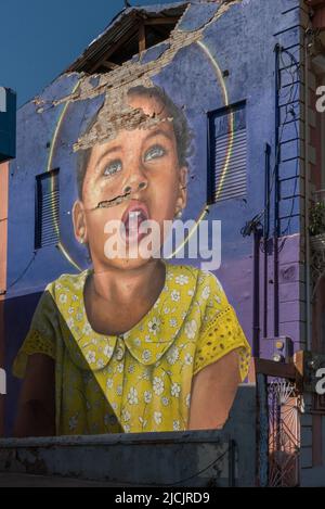 Yauco, PR, une murale avec quelques briques manquantes à cause du tremblement de terre. Banque D'Images