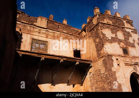 TELOUET, MAROC - 22 NOVEMBRE 2018 travaux de rénovation du palais et dommages aux bâtiments et aux toits Banque D'Images