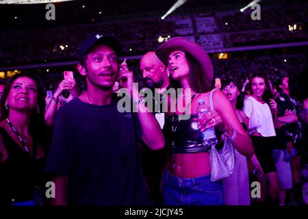 Valentino Rossi et Francesca Sofia Novello sont vus au concert de Cesare Cremonini au Stadio Giuseppe Meazza à San Siro, à Milan, en Italie, sur 13 juin 2022. Banque D'Images