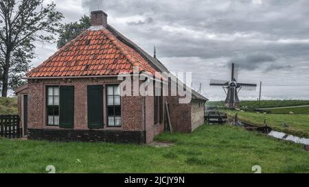 Enkhuizen, pays-Bas - 18 août,2021: Un petit chalet de pêcheurs dans le musée Zuiderzee d'Enkhuizen. Banque D'Images