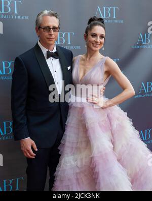 New York, États-Unis. 13th juin 2022. Dimitri Drone et Krystn Hammond assistent au Gala de juin de l'American Ballet Theatre au David H. Koch Theatre, au Lincoln Center, à New York, sur 13 juin 2022. (Photo de Gabriele Holtermann/Sipa USA) crédit: SIPA USA/Alay Live News Banque D'Images