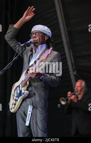 Nile Rodgers se produit avec élégance au Cambridge Club Festival à Childerley Orchard, Cambridge, Royaume-Uni. 11 juin 2022 Banque D'Images