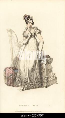 Régence dame en robe de soirée pour un concert privé debout à côté d'une harpe. Robe ronde en filet blanc sur satin, tucker de dentelle sur le buste, Ruff Valois, tête-robe de diadem fantaisie de perles avec bouquet de roses. Conçu par Miss Pierpoint, 9, rue Henrietta, Covent Garden. 8, tôle 30, 1 novembre 1819. Gravure sur plaque de coperplate de couleur main par Thomas Uwins de Rudolph Ackermann's Repository of Arts, Strand, Londres. Banque D'Images