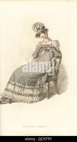 Régence dame en deuil robe de soirée à une fête, assis sur une chaise avec repose-pieds. Robe de drape noire sur un slip de sarsnet, bordure en crêpe blanche, demi-cornette sous un chapeau de drape noir. Conçu par Miss Pierpoint, 9, rue Henrietta, Covent Garden. 9, tôle 11, 1 février 1820. Gravure sur plaque de coperplate de couleur main par Thomas Uwins de Rudolph Ackermann's Repository of Arts, Strand, Londres. Banque D'Images