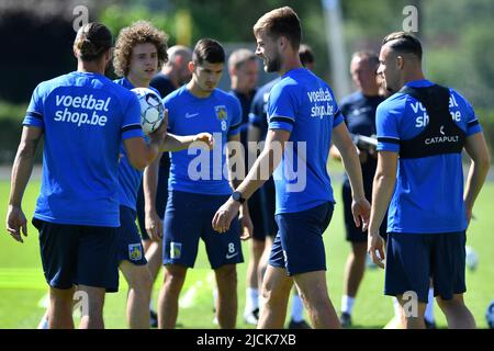 Westerlo, Belgique. 14th juin 2022. Joueurs de Westerlo photographiés lors d'une séance d'entraînement en prévision de la saison 2022-2023, de l'équipe belge de football de première division KVC Westerlo, mardi 14 juin 2022 à Bruges. BELGA PHOTO LUC CLAESSEN crédit: Belga News Agency/Alay Live News Banque D'Images