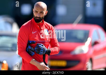 Westerlo, Belgique. 14th juin 2022. Sinan Bolat, gardien de but de Westerlo, qui arrive pour une session d'entraînement avant la saison 2022-2023, de l'équipe belge de football de première division KVC Westerlo, mardi 14 juin 2022 à Bruges. BELGA PHOTO LUC CLAESSEN crédit: Belga News Agency/Alay Live News Banque D'Images