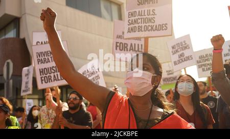 Washington, États-Unis. 14th juin 2022. Des gens protestent contre la politique étrangère américaine à Los Angeles, aux États-Unis et au 10 juin 2022. Credit: Xinhua/Alay Live News Banque D'Images