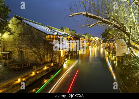 Wuzhen neige nuit avec lumière colorée Banque D'Images